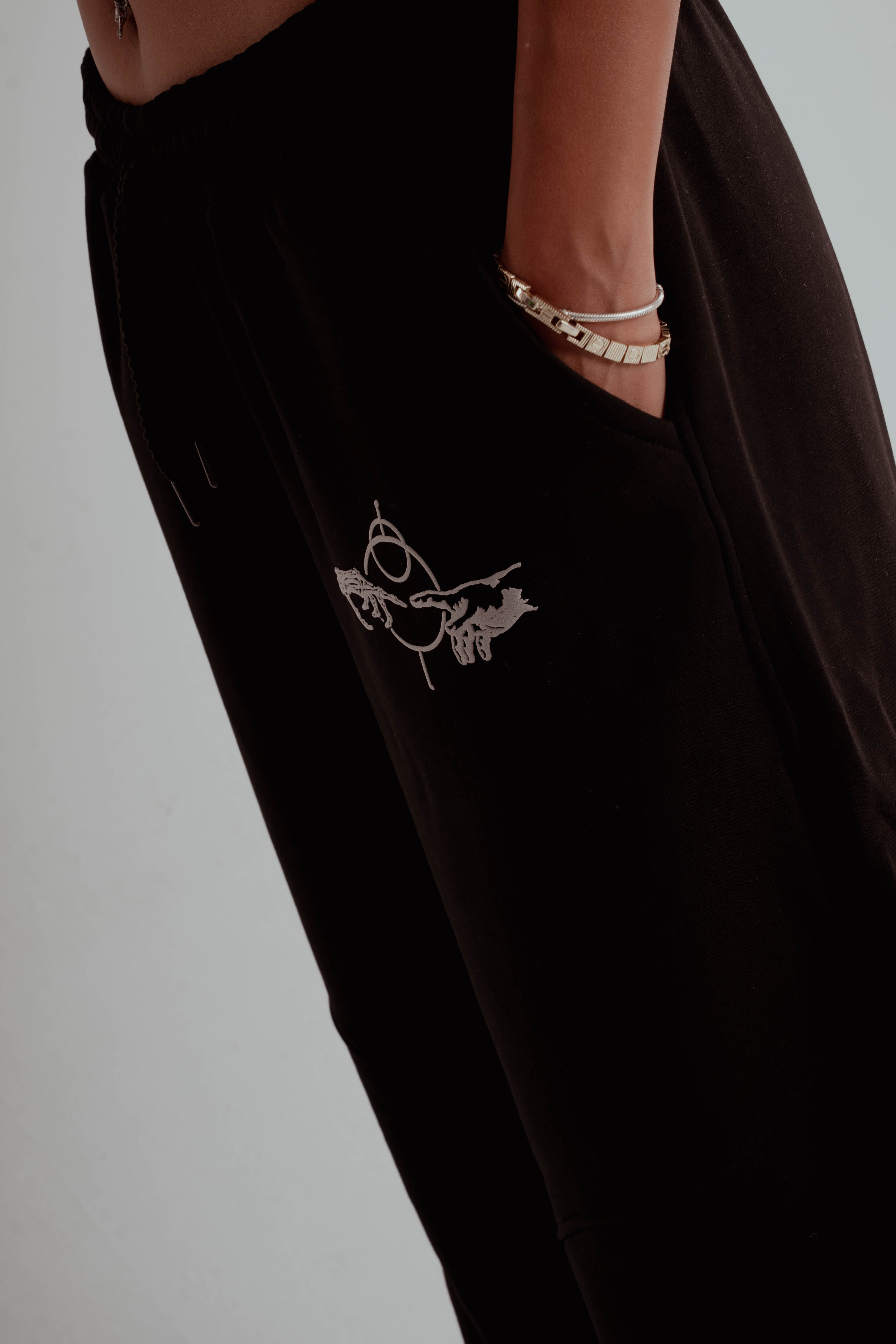 BLACK GROOVE SWEATPANTS